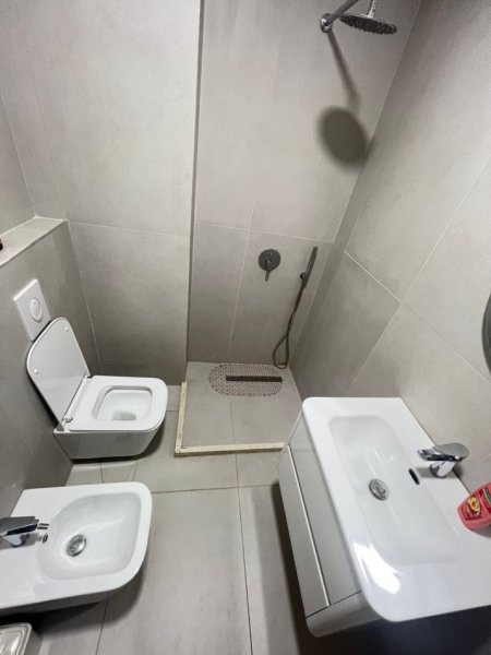 Tirane, jepet me qera apartament 2+1 Kati 8, 115 m² 850 € (medar shtylla)
