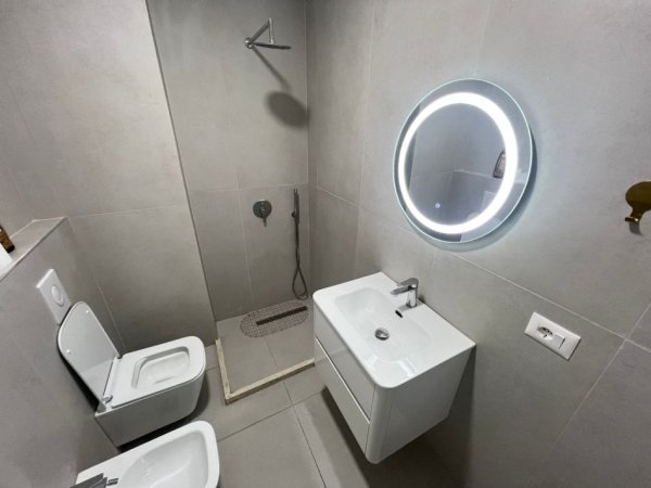 Tirane, jepet me qera apartament 2+1 Kati 8, 115 m² 850 € (medar shtylla)