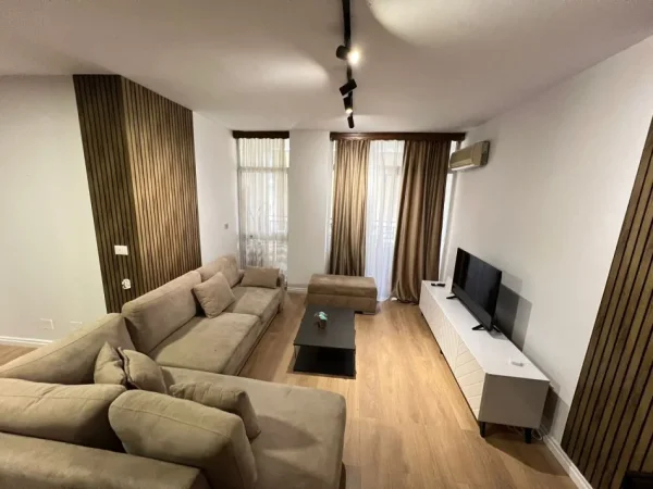 Tirane, jepet me qera apartament 2+1 Kati 8, 115 m² 850 € (medar shtylla)