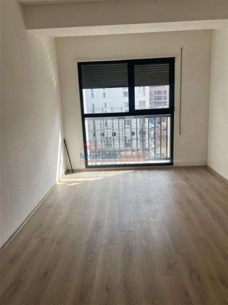 Tirane, jepet me qera zyre Kati 3, 116 m² 800 € 