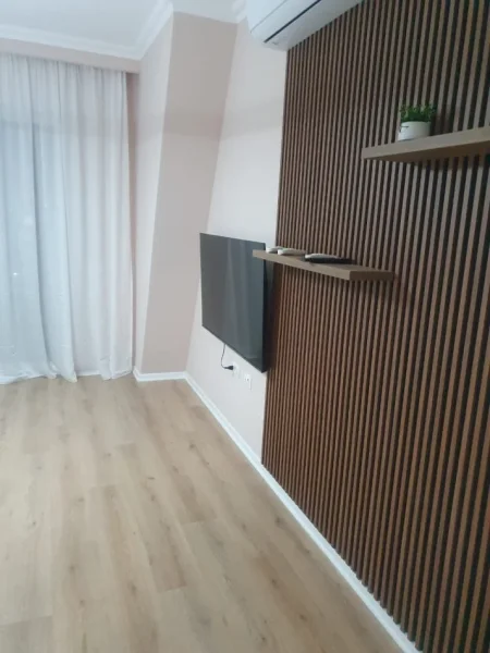 Tirane, jepet me qera apartament 2+1+Ballkon Kati 4, 1 m² 650 € 