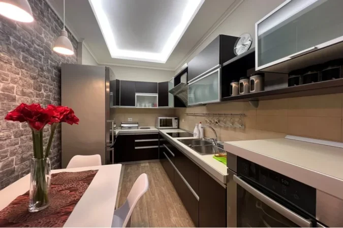 Tirane, jepet me qera apartament 2+1+Ballkon Kati 1, 100 m² 1.000 € (Mysylym Shyr)