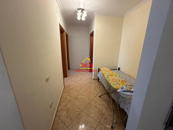 Vlore, jepet me qera apartament 2+1+Ballkon Kati 3, 110 m² 400 € (Rruga Murat Tërbaçi)