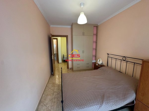 Vlore, jepet me qera apartament 2+1+Ballkon Kati 3, 110 m² 400 € (Rruga Murat Tërbaçi)