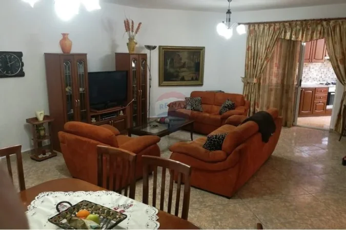 Tirane, jepet me qera apartament 2+1+Ballkon Kati 4, 100 m² 620 € (Komuna Parisit)