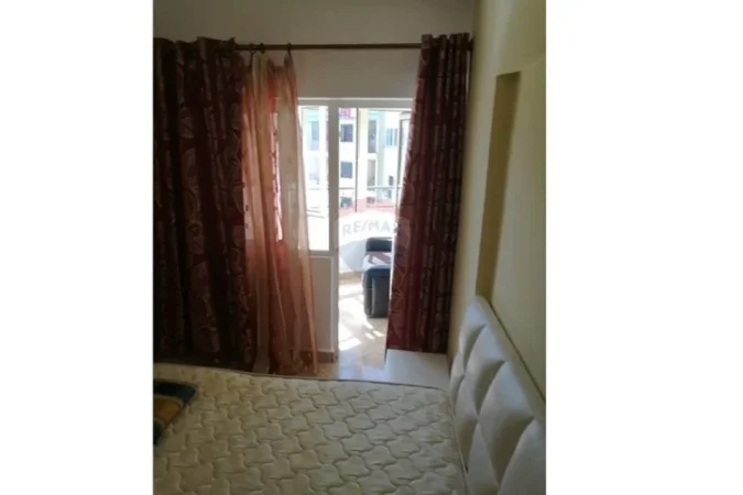 Tirane, jepet me qera apartament 2+1+Ballkon Kati 4, 100 m² 620 € (Komuna Parisit)