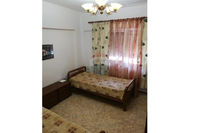 Tirane, jepet me qera apartament 2+1+Ballkon Kati 4, 100 m² 620 € (Komuna Parisit)