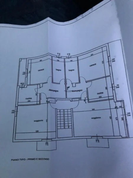 Tirane, shitet Vile 3 Katshe , 780 m² 950.000 € (DON BOSKO)