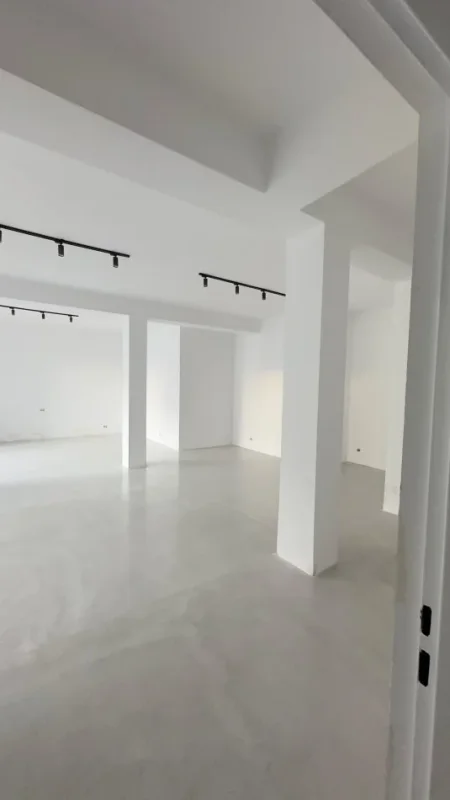 Tirane, jepet me qera zyre Kati 0, 100 m² 900 € (rruga e durresit)