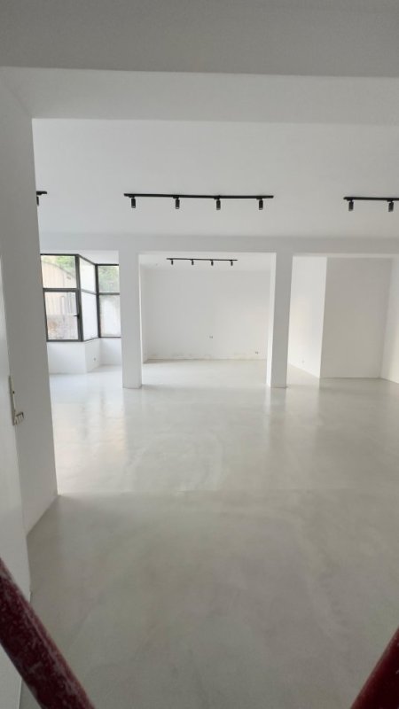 Tirane, jepet me qera zyre Kati 0, 100 m² 900 € (rruga e durresit)