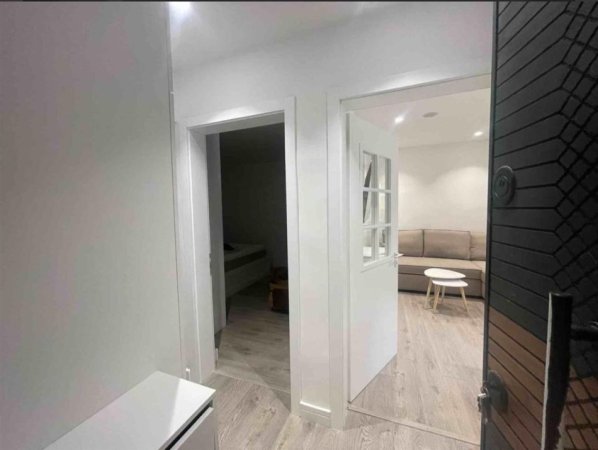 Tirane, jepet me qera apartament 1+1 Kati 4, 50 m² 550 € (asim vokshi)