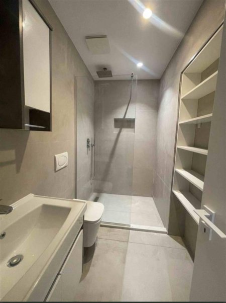 Tirane, jepet me qera apartament 1+1 Kati 4, 50 m² 550 € (asim vokshi)