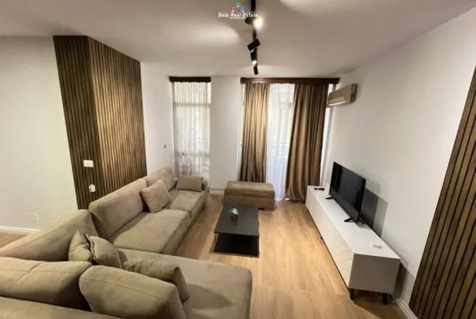 Tirane, jepet me qera apartament 2+1+Ballkon Kati 8, 115 m² 850 € (Komuna e Parisit)