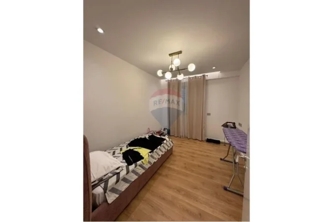 Tirane, jepet me qera apartament 3+1+Aneks+Ballkon Kati 6, 130 m² 1.500 € (Kompleksi FZ)