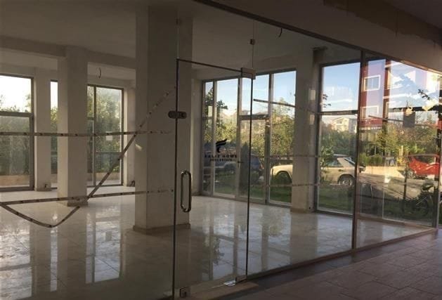 shitet dyqan Kati 0, 92 m² 150.000 € (PASKUQAN)