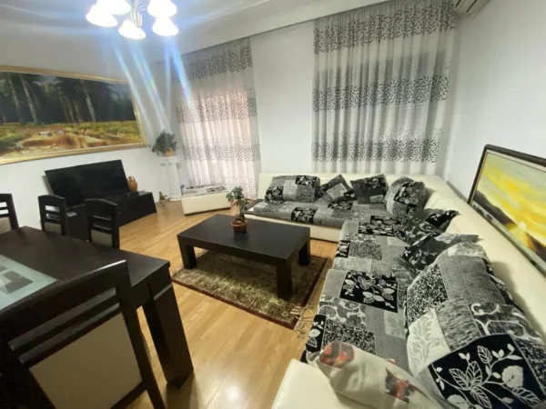 Tirane, jepet me qera apartament 2+1 Kati 4, 90 m² 600 € (Don Bosko prane Hipotekes)