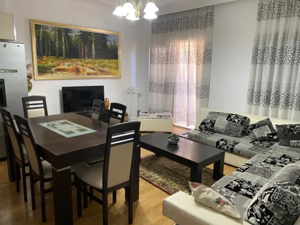 Tirane, jepet me qera apartament 2+1 Kati 4, 90 m² 600 € (Don Bosko prane Hipotekes)