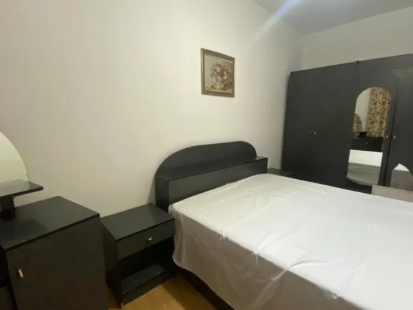 Tirane, jepet me qera apartament 2+1 Kati 4, 90 m² 600 € (Don Bosko prane Hipotekes)