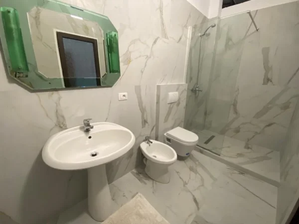 Tirane, jepet me qera apartament 2+1 Kati 4, 90 m² 600 € (Don Bosko prane Hipotekes)