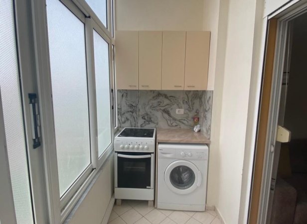 Vlore, jepet me qera vetem 1 dhome Kati 3, 35 m² 170 € (LUNGOMARE)