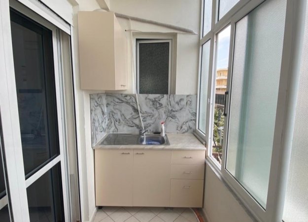 Vlore, jepet me qera vetem 1 dhome Kati 3, 35 m² 170 € (LUNGOMARE)