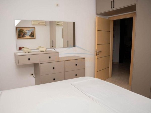 Tirane, jepet me qera apartament 3+1 Kati 7, 115 m² 800 € (Komuna e Parisit)