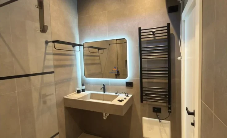 Tirane, jepet me qera ambjent biznesi Kati 3, 170 m² 5.300 € (VILAT GJERMANE)