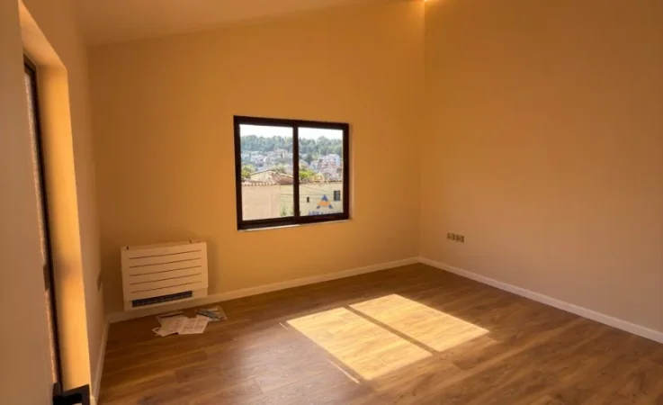 Tirane, jepet me qera ambjent biznesi Kati 3, 170 m² 5.300 € (VILAT GJERMANE)