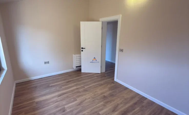 Tirane, jepet me qera ambjent biznesi Kati 3, 170 m² 5.300 € (VILAT GJERMANE)