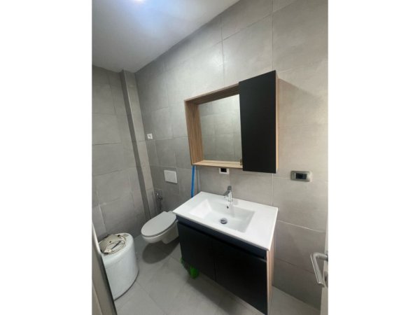 Tirane, jepet me qera zyre Kati 2, 157 m² 1.500 € (Ali Demi)