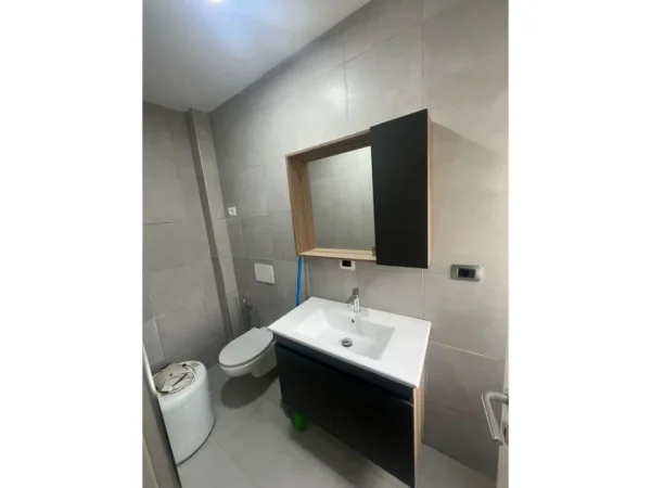 Tirane, jepet me qera zyre Kati 2, 157 m² 1.200 € (Ali Demi)