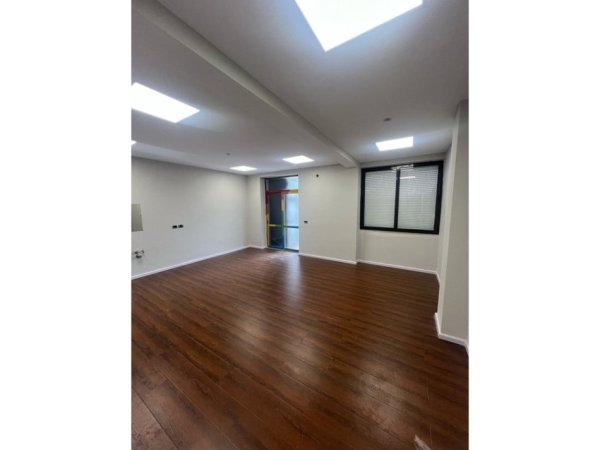 Tirane, jepet me qera zyre Kati 2, 157 m² 1.500 € (Ali Demi)