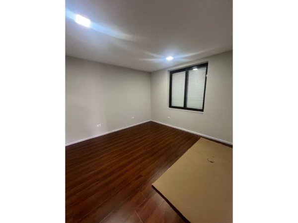 Tirane, jepet me qera zyre Kati 2, 157 m² 1.500 € (Ali Demi)