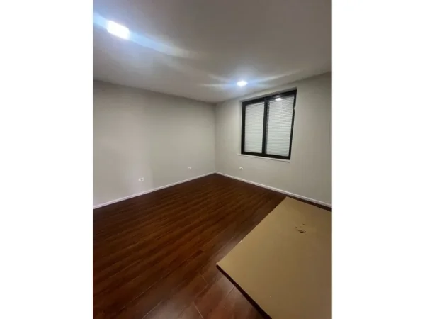 Tirane, jepet me qera zyre Kati 2, 157 m² 1.200 € (Ali Demi)