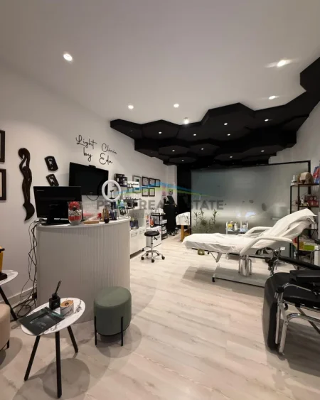 Tirane, Shitet Ambienti dhe Biznesi Estetike  Kati 0, 30 m² 98.000 € (Komuna E Parisit)