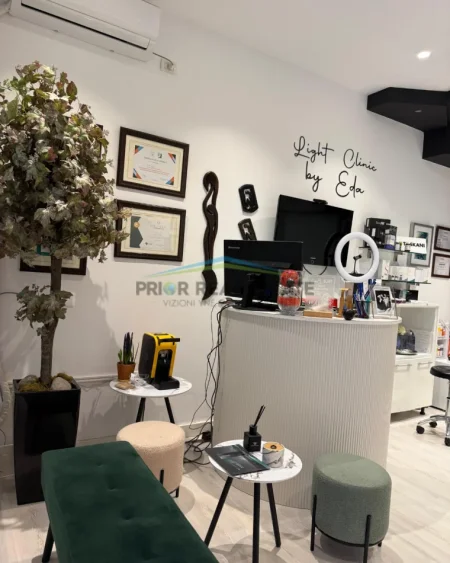 Tirane, Shitet Ambienti dhe Biznesi Estetike  Kati 0, 30 m² 98.000 € (Komuna E Parisit)