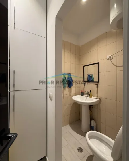 Tirane, Shitet Ambienti dhe Biznesi Estetike  Kati 0, 30 m² 98.000 € (Komuna E Parisit)