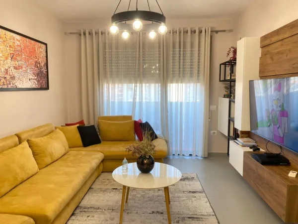 Tirane, jepet me qera apartament 1+1 Kati 1, 68 m² 900 € (Stadiumi Dinamo)