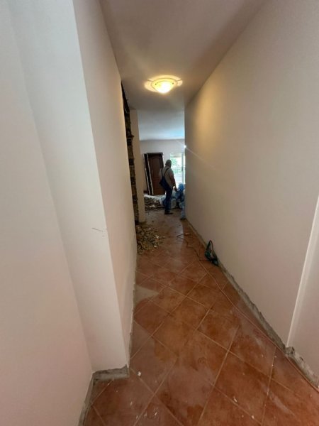Tirane, shitet apartament 1+1+Aneks+Ballkon Kati 1, 81 m² 190.000 € (Komuna Parisit)