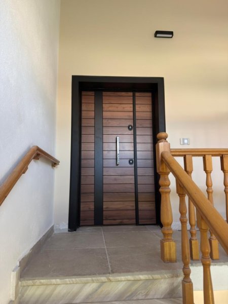 Tirane, jepet me qera ambjent biznesi Kati 3, 170 m² 1.900 € (VILAT GJERMANE)