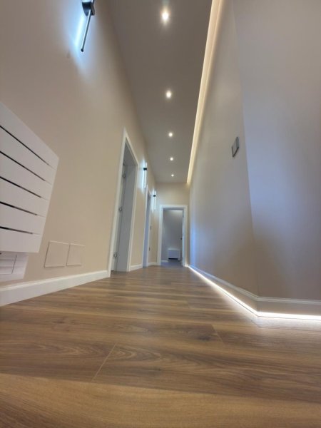 Tirane, jepet me qera ambjent biznesi , 500 m² 5.300 € (VILAT GJERMANE)