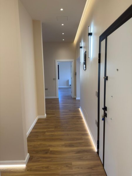 Tirane, jepet me qera ambjent biznesi , 500 m² 5.300 € (VILAT GJERMANE)