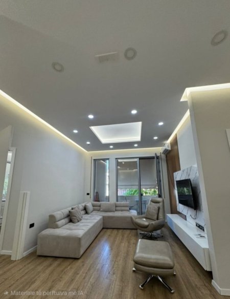 Tirane, jepet me qera apartament 2+1 Kati 2, 130 m² 1.000 € (Pazari i Ri)