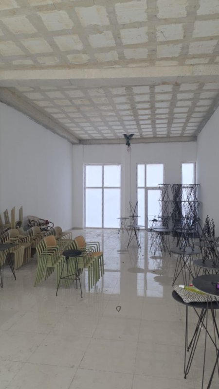 Tirane, jepet me qera zyre Kati 1, 100 m² 900 € (BULEVARDI I RI)