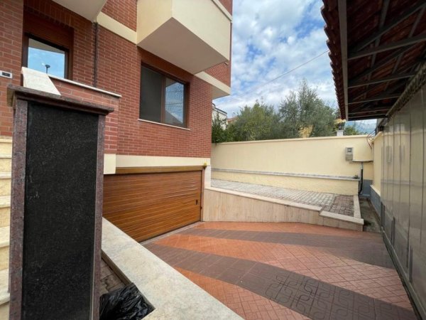 Tirane, jepet me qera Vile 3 Katshe , 254 m² 1.300 € (Kodra e Priftit)