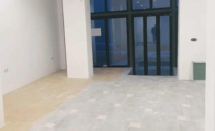Tirane, jepet me qera ambjent biznesi Kati 0, 150 m² 1.500 € (RRUGA KAJO KARAFILI,PRANE RRUGES SE DURRESIT)