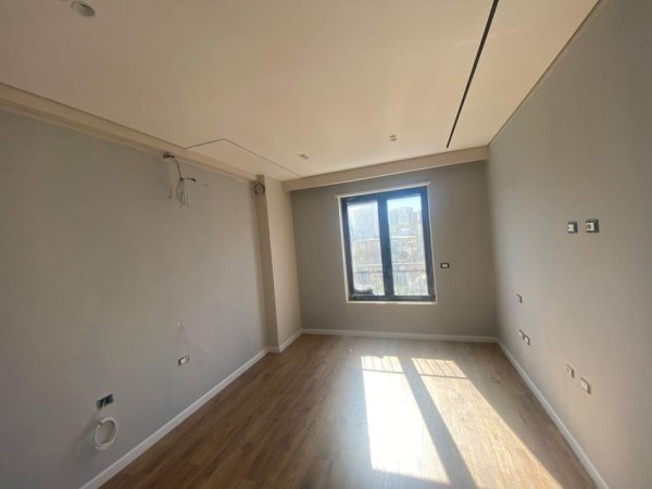 Tirane, jepet me qera apartament 2+1 Kati 3, 90 m² 800 € (ISH STACIONI I TRENIT)