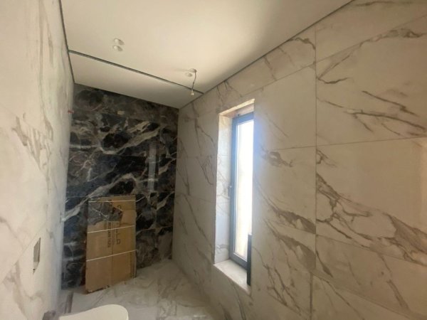 Tirane, jepet me qera apartament 2+1 Kati 3, 90 m² 800 € (ISH STACIONI I TRENIT)