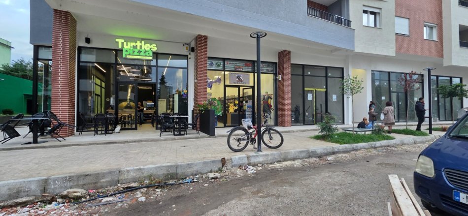 Tirane, jepet me qera dyqan Kati 0, 67 m² 1.000 € 