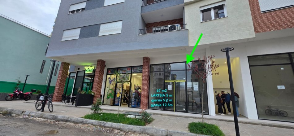 Tirane, jepet me qera dyqan Kati 0, 67 m² 1.000 € 